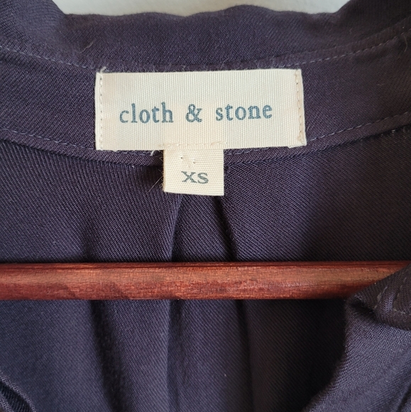 XS/S ANTHROPOLOGIE Raw Hem Button-down Navy Shirt by Cloth and Stone - Picture 5 of 5